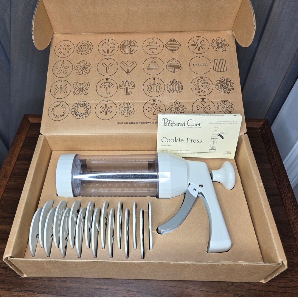Pampered Chef Cookie Press 1525 White Clear 16 Disks Box Manual Complete